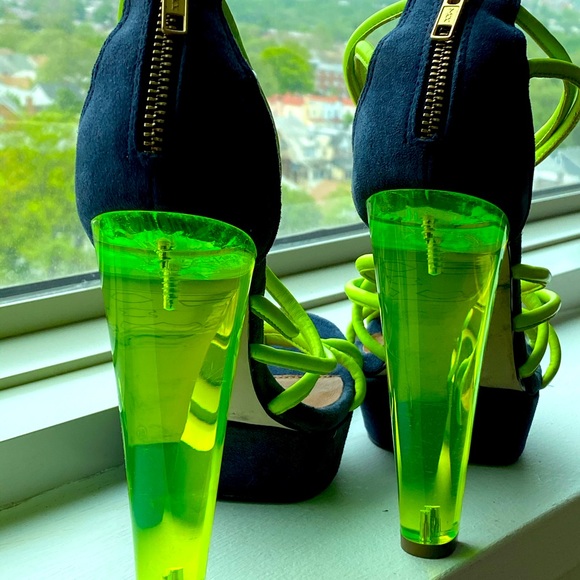 Sandals - Picture 1 of 4